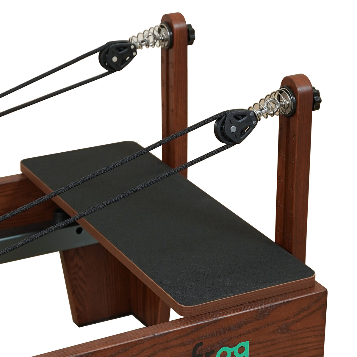 Gymfrog Classic Walnut Pilates Reformer Beige