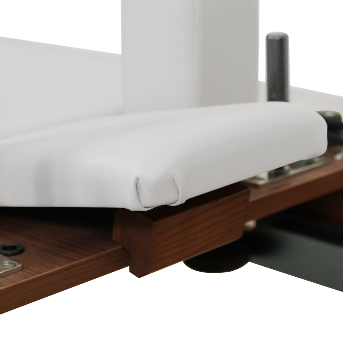Gymfrog Classic Walnut Pilates Reformer Beige